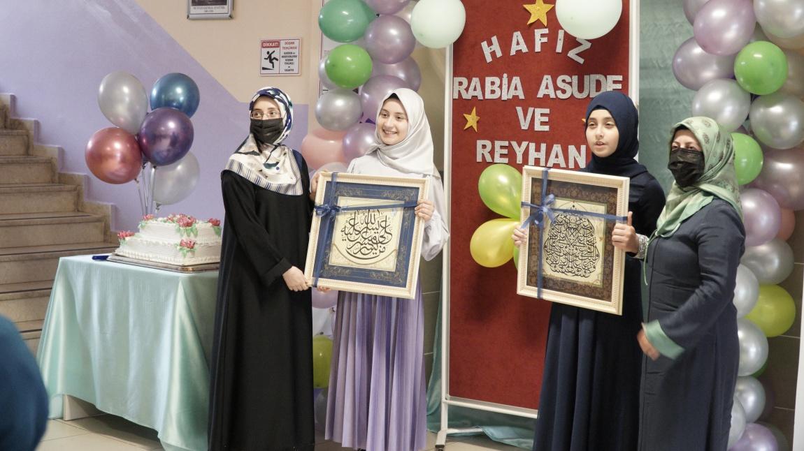 Hafızlarımız Rabia Asude ve Reyhan'ın Ödül Töreni